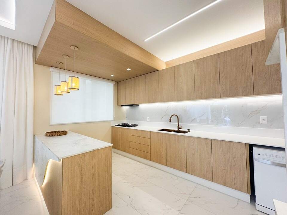 Apartamento à venda no Meia Praia: 