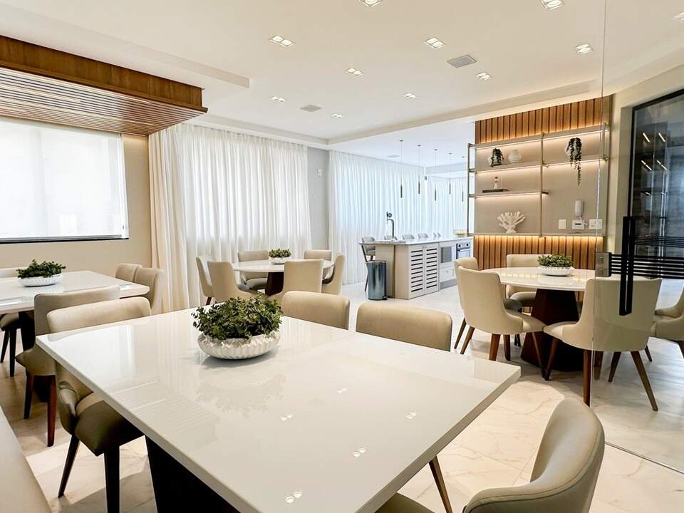 Apartamento à venda no Meia Praia: 