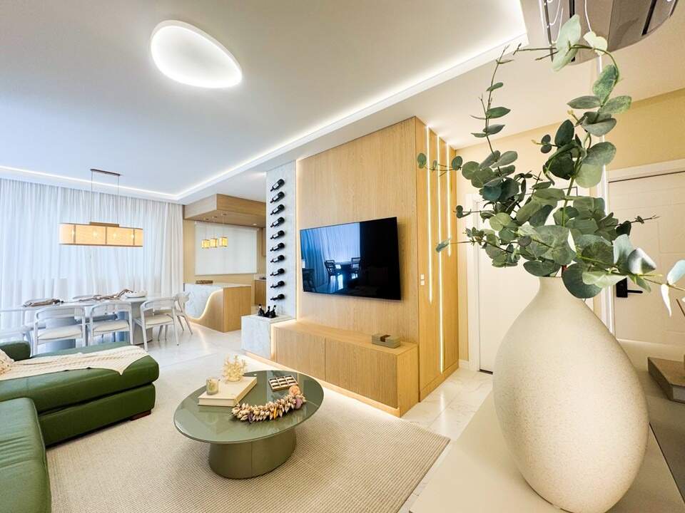 Apartamento à venda no Meia Praia: 