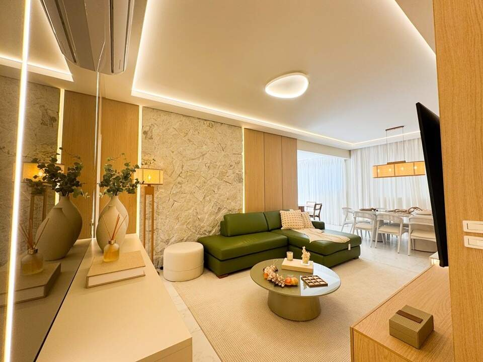 Apartamento à venda no Meia Praia: 