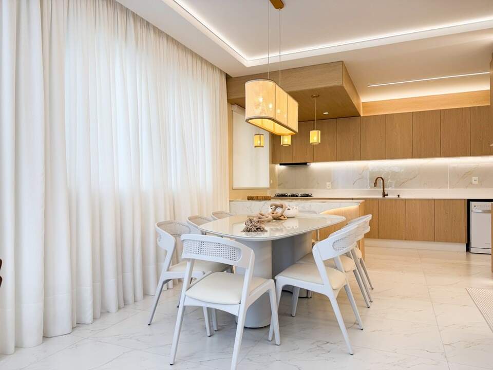 Apartamento à venda no Meia Praia: 