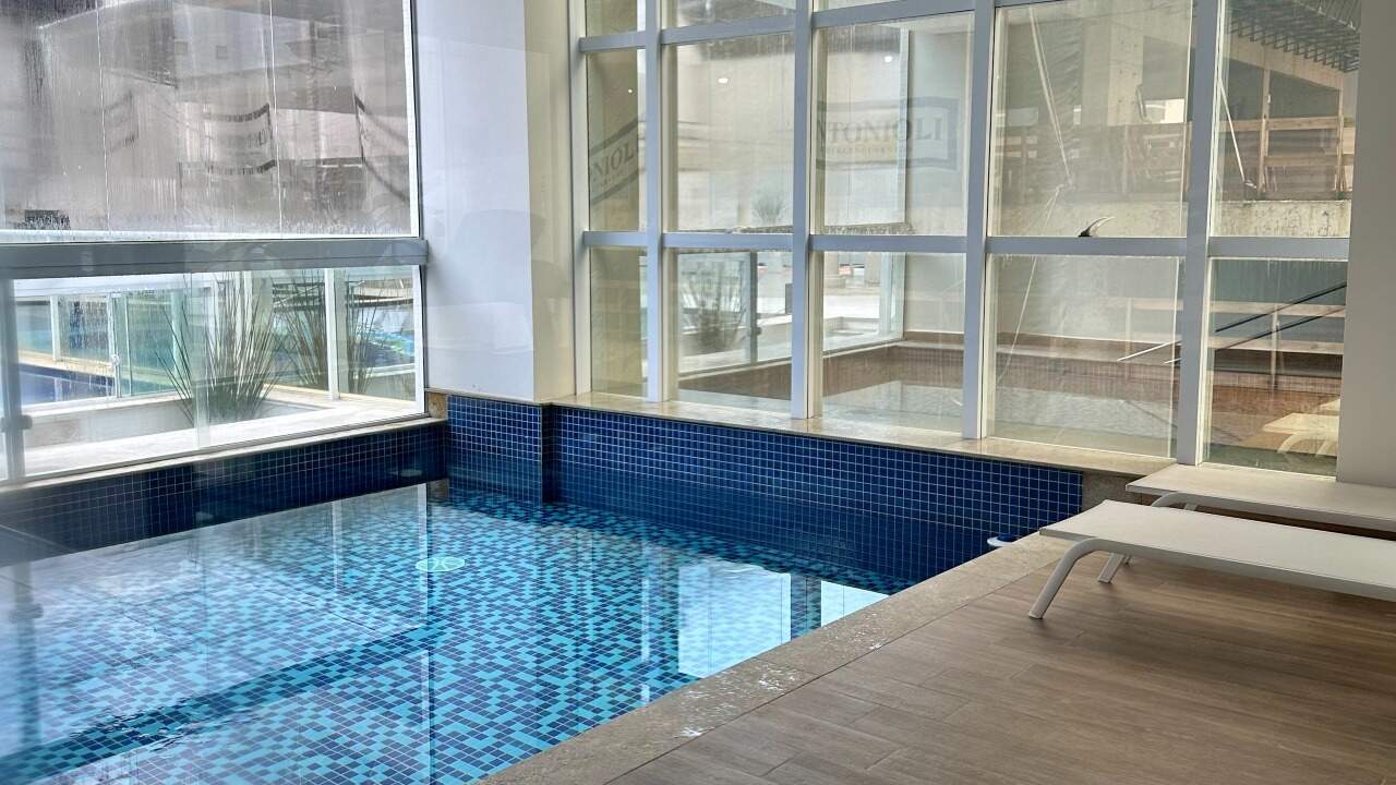 Apartamento à venda no Meia Praia: 