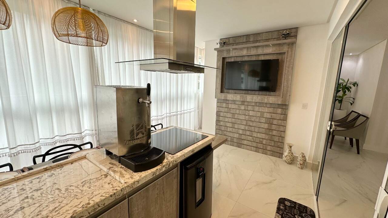 Apartamento à venda no Meia Praia: 