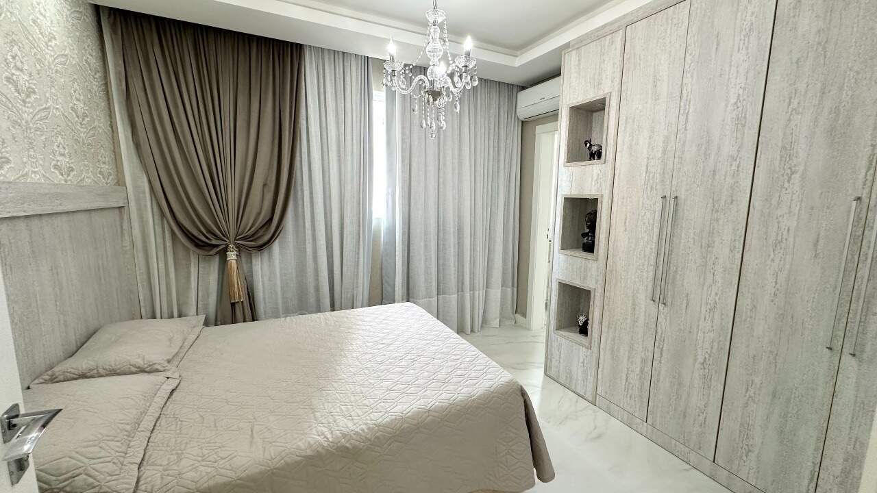 Apartamento à venda no Meia Praia: 