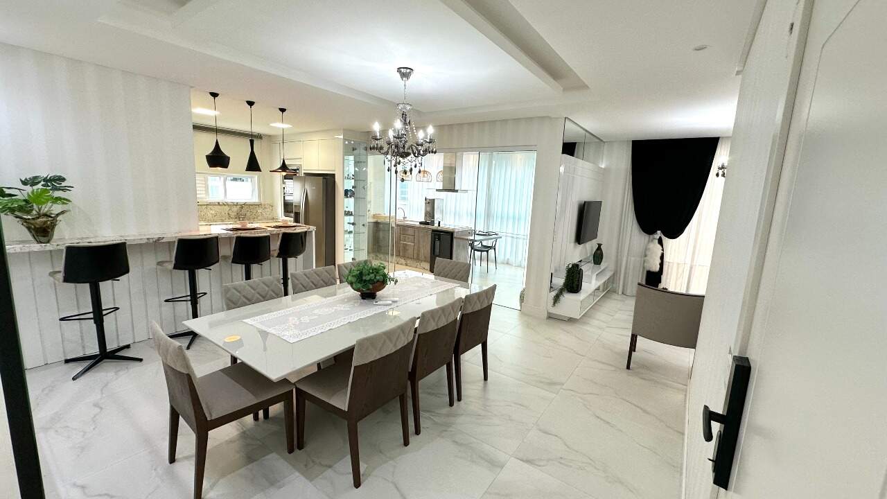 Apartamento à venda no Meia Praia: 
