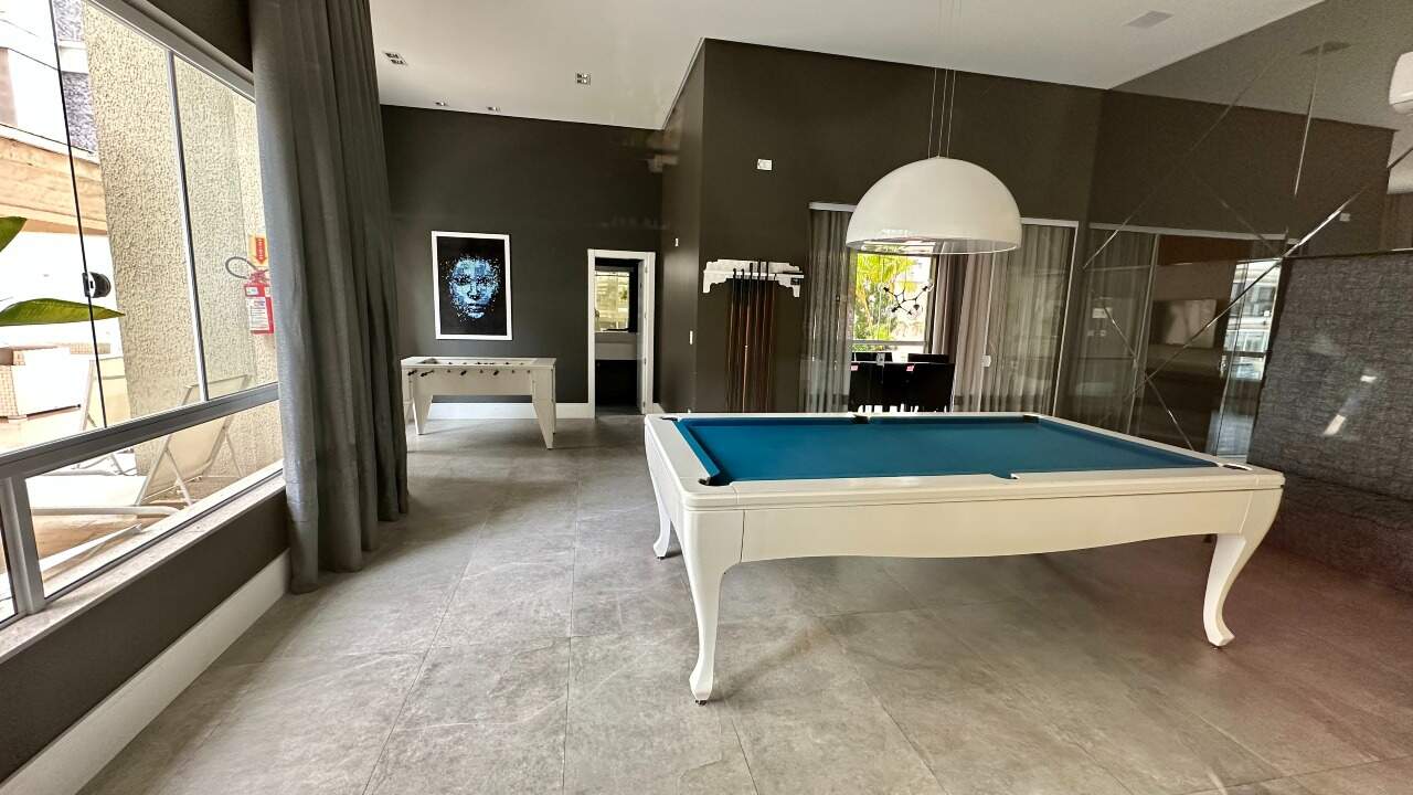Apartamento à venda no Meia Praia: 