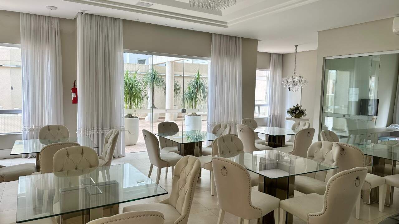 Apartamento à venda no Meia Praia: 