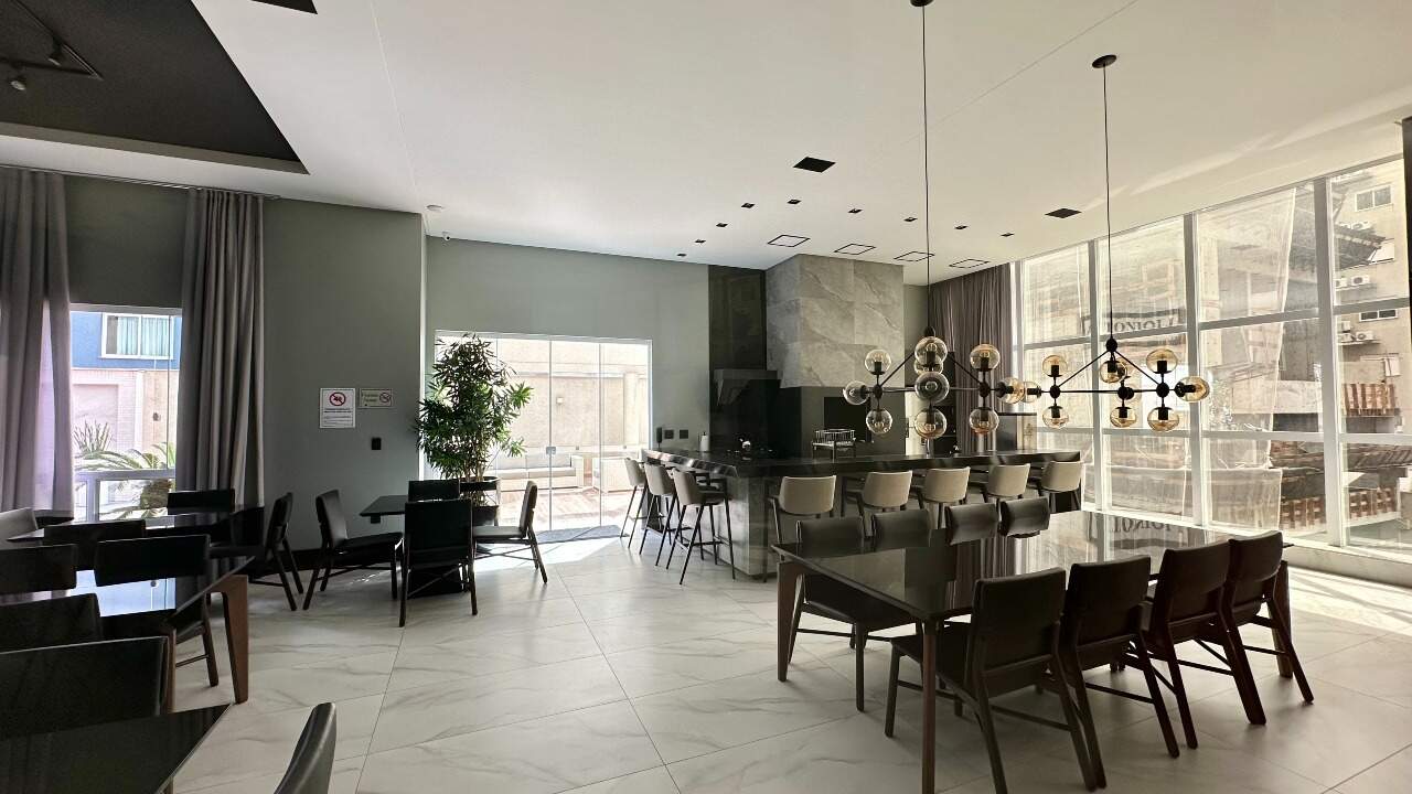 Apartamento à venda no Meia Praia: 