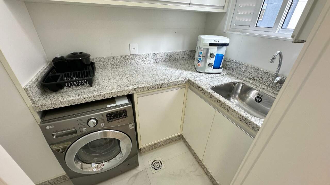 Apartamento à venda no Meia Praia: 