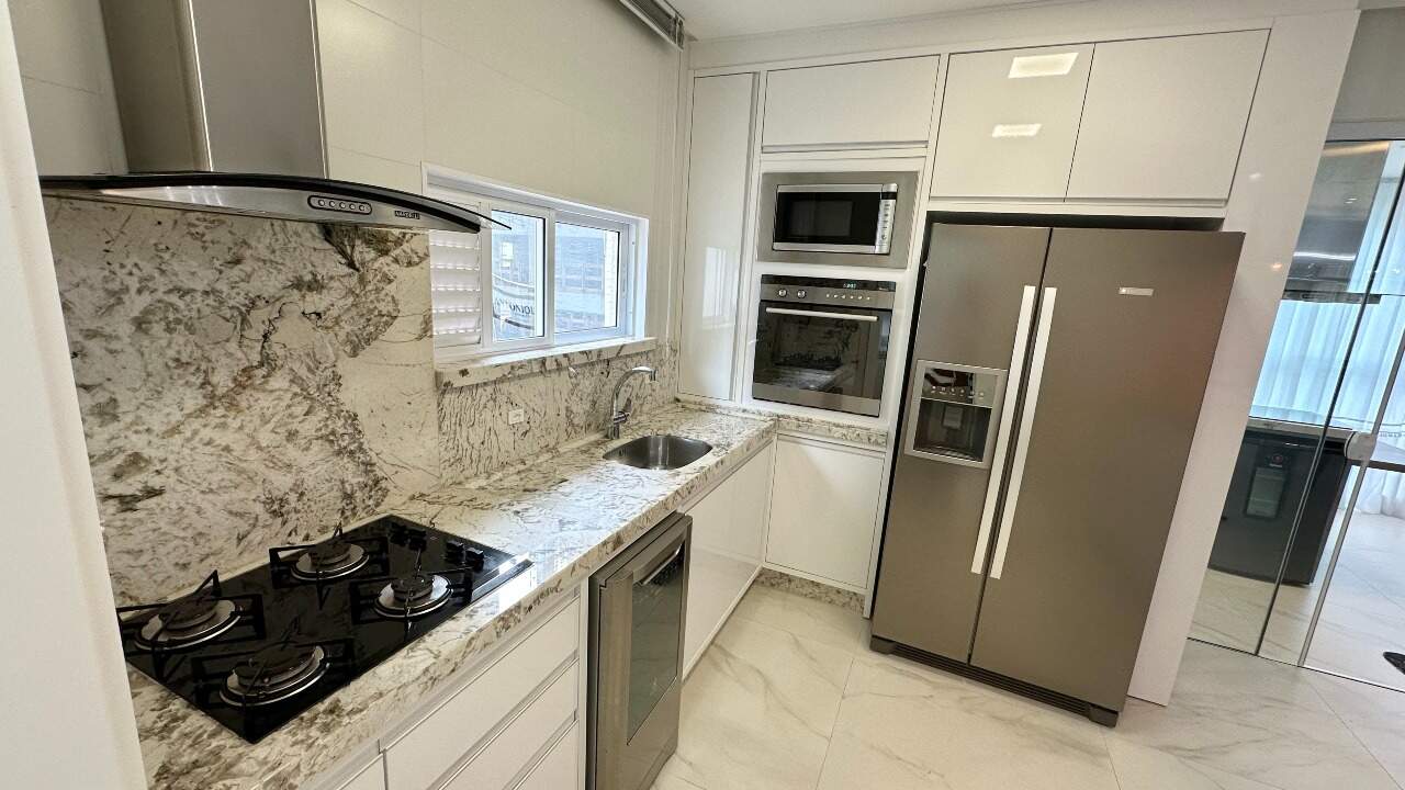 Apartamento à venda no Meia Praia: 