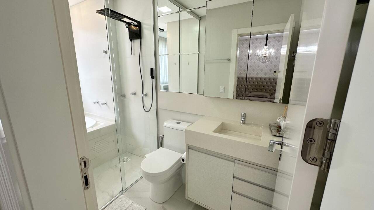 Apartamento à venda no Meia Praia: 