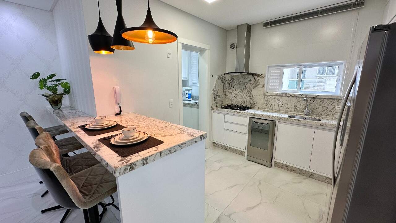 Apartamento à venda no Meia Praia: 