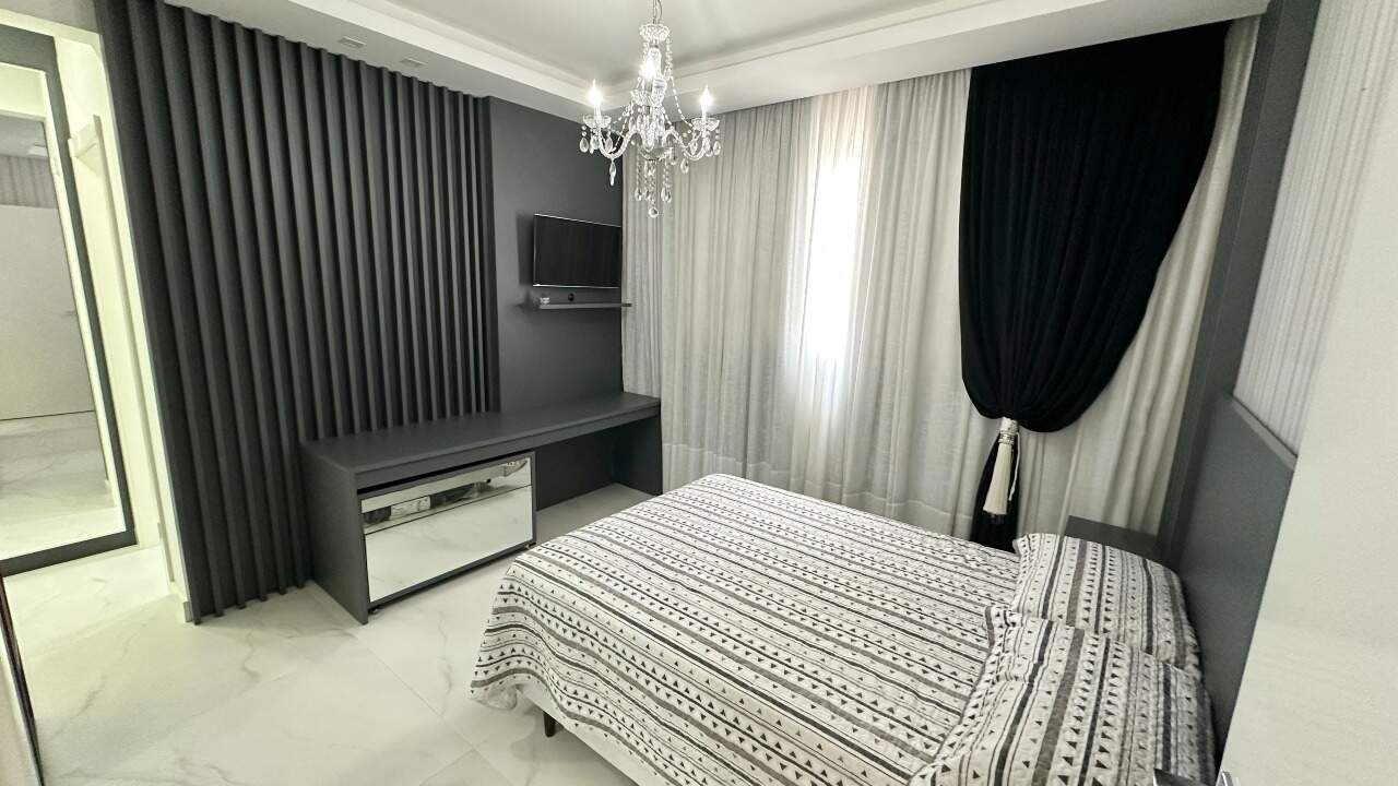 Apartamento à venda no Meia Praia: 