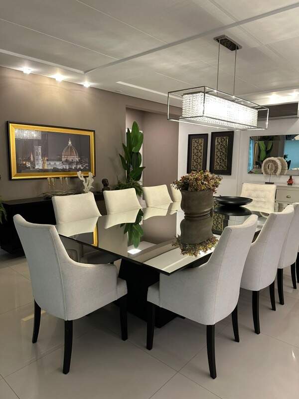 Apartamento à venda no Meia Praia: