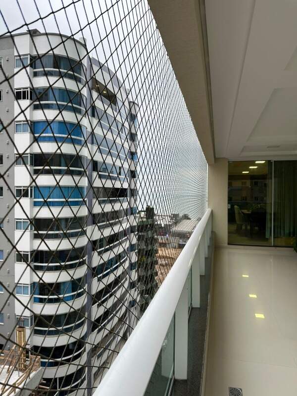 Apartamento à venda no Meia Praia: