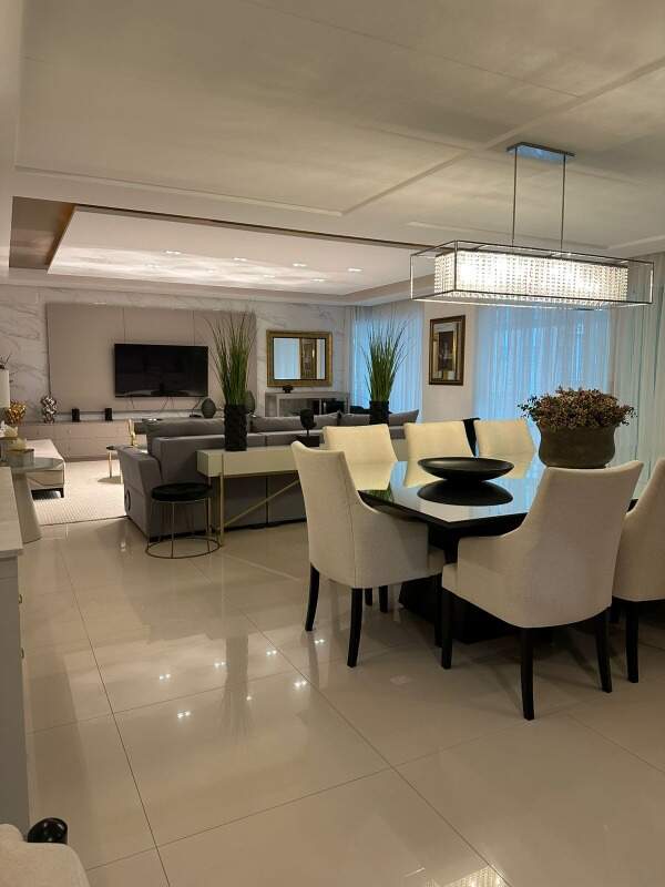 Apartamento à venda no Meia Praia: 