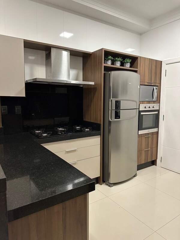 Apartamento à venda no Meia Praia: