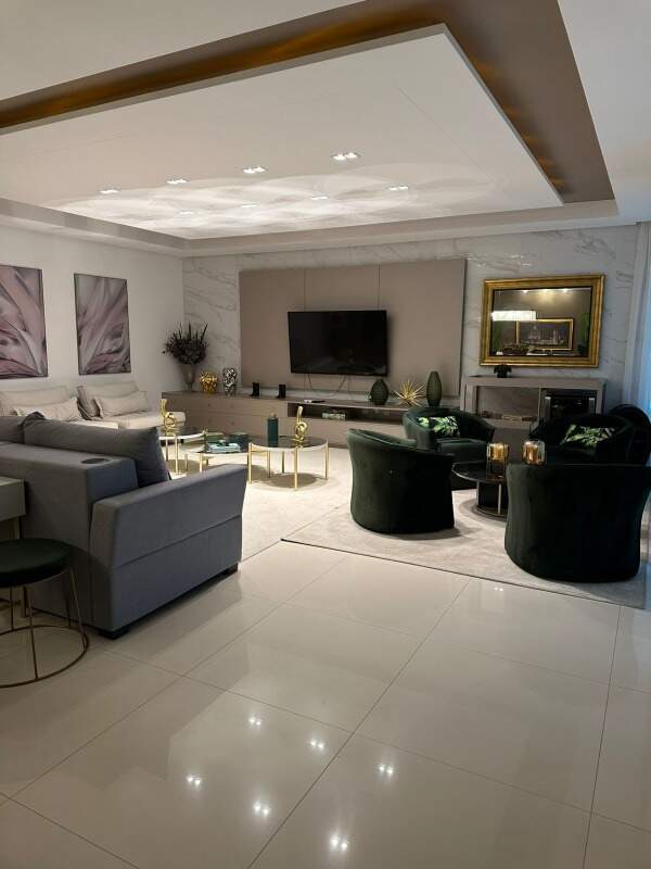 Apartamento à venda no Meia Praia: