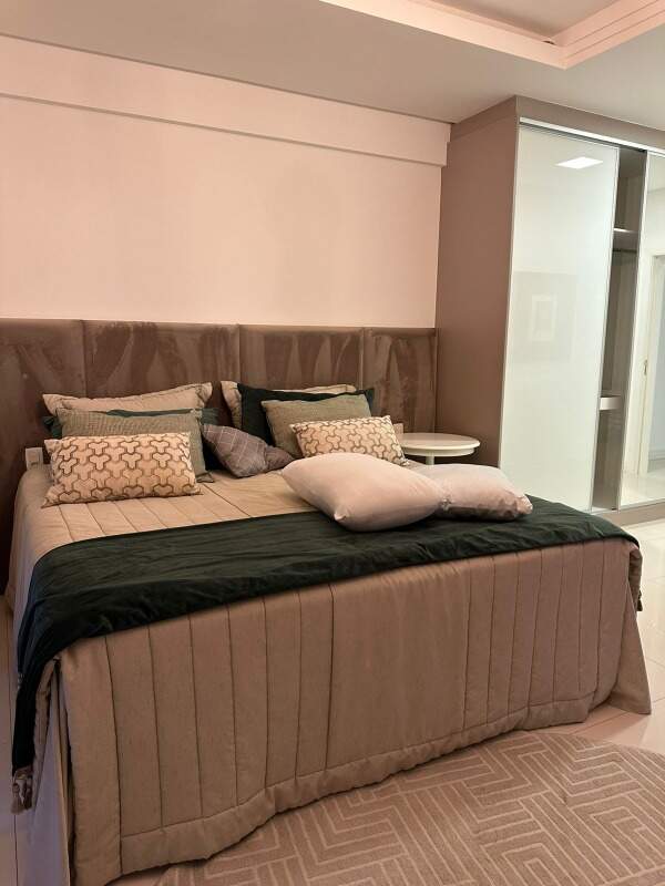 Apartamento à venda no Meia Praia: