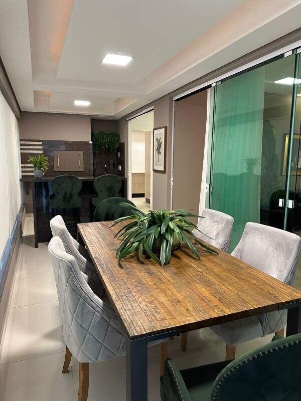 Apartamento à venda no Meia Praia: