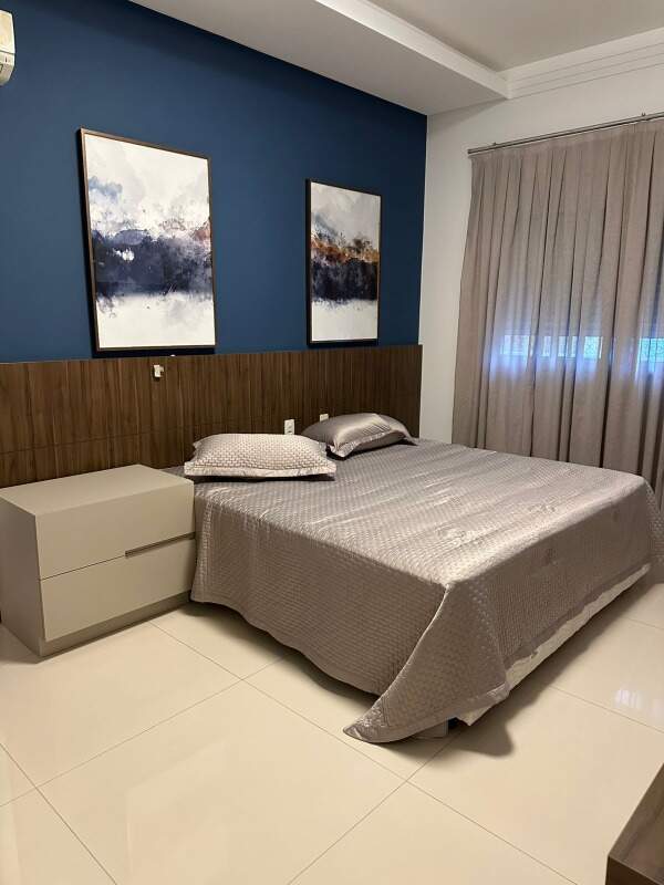 Apartamento à venda no Meia Praia: