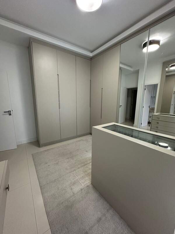 Apartamento à venda no Meia Praia: