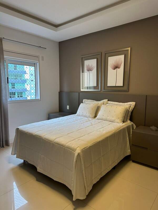 Apartamento à venda no Meia Praia: