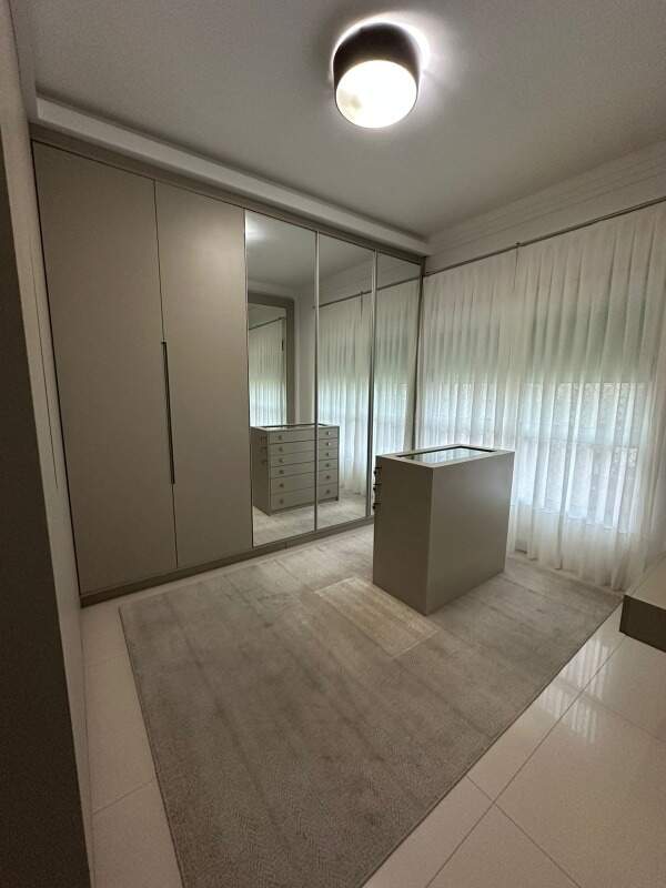 Apartamento à venda no Meia Praia: