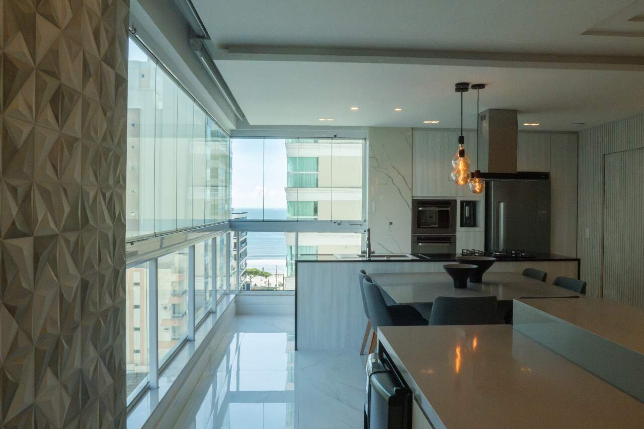 Apartamento à venda no Meia Praia: 