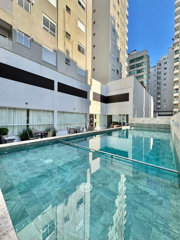 Apartamento à venda no Meia Praia: 