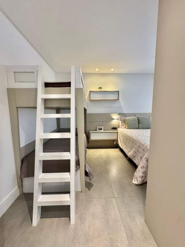 Apartamento à venda no Meia Praia: 