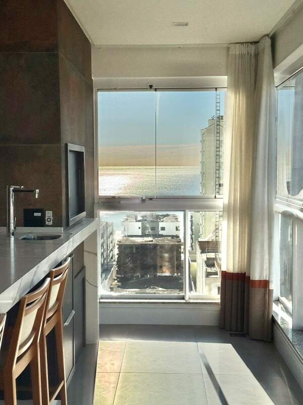 Apartamento à venda no Meia Praia: 