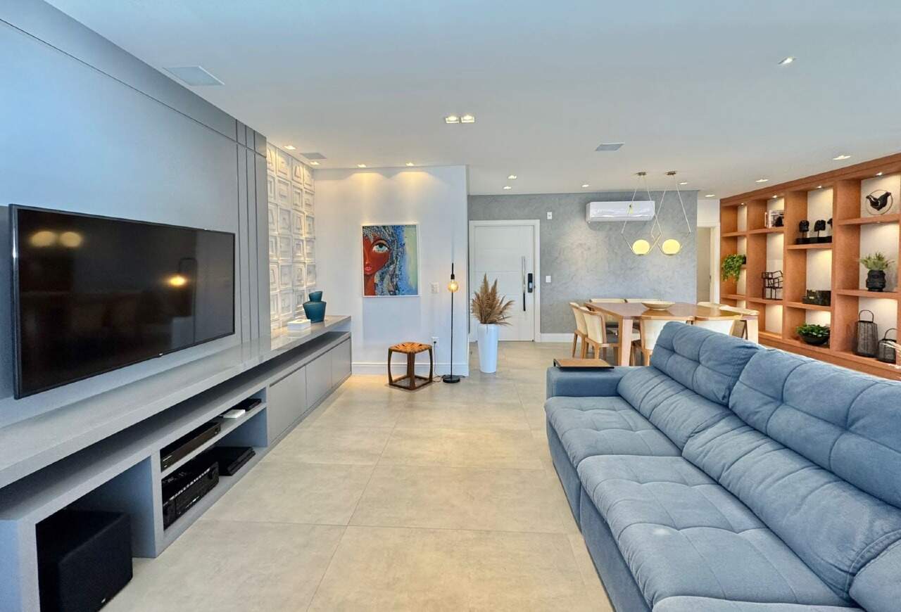 Apartamento à venda no Meia Praia: 