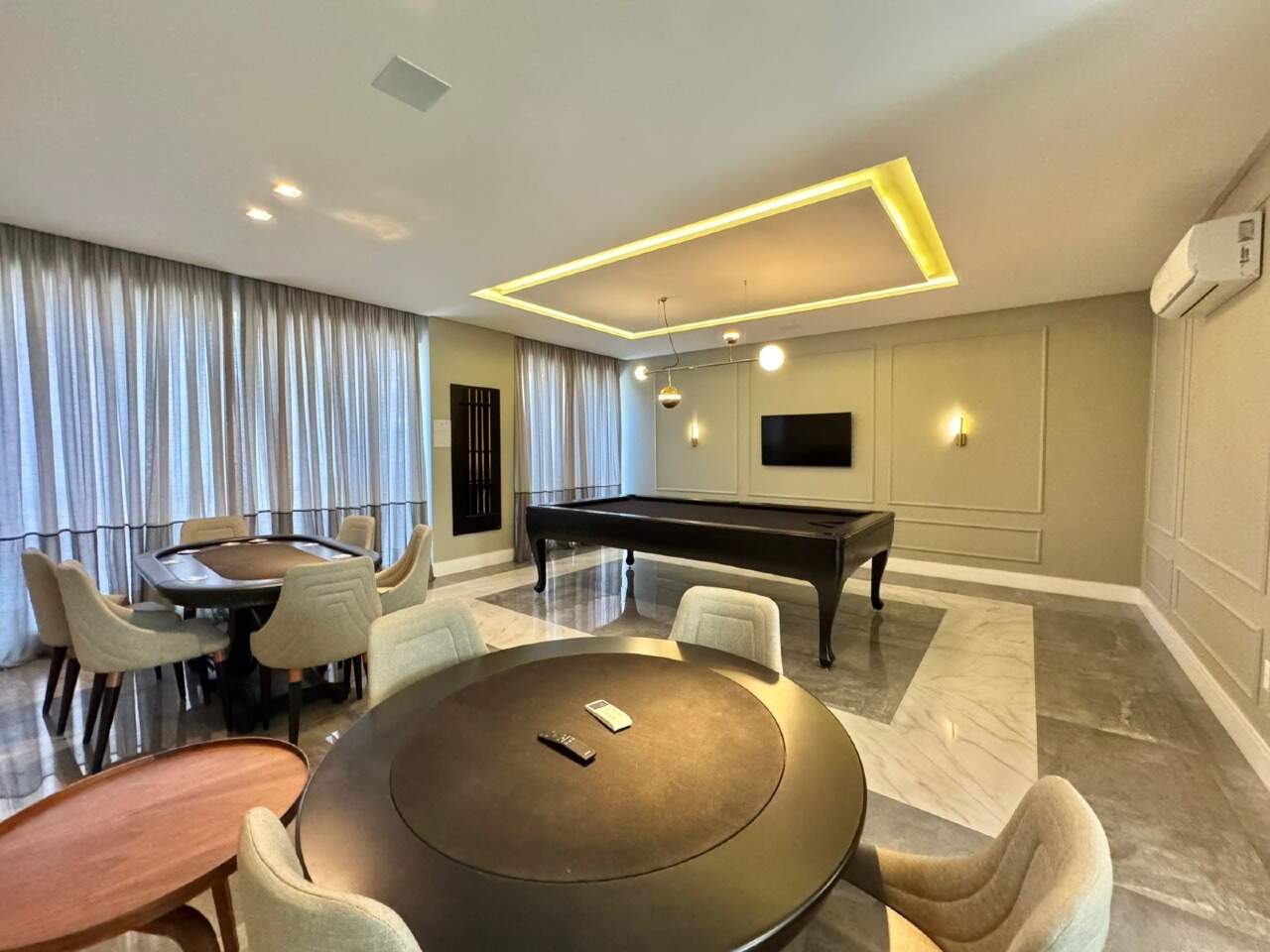 Apartamento à venda no Meia Praia: 