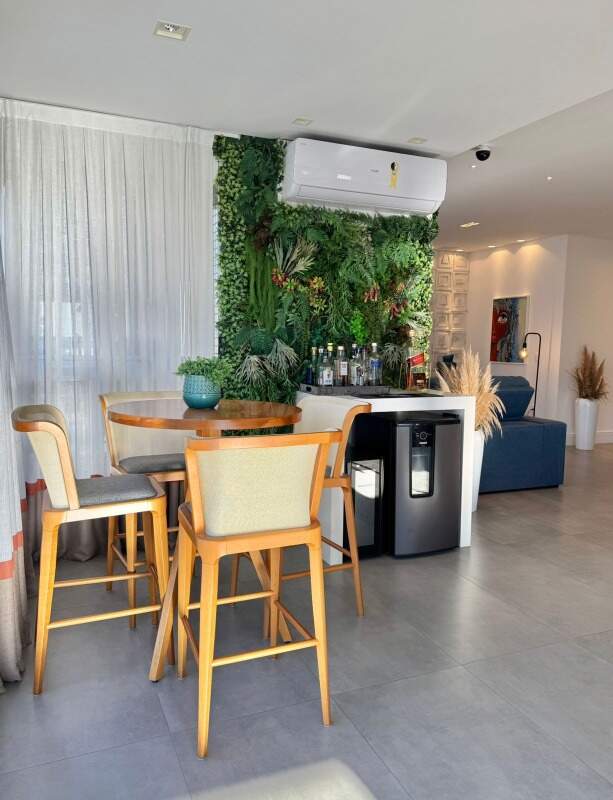 Apartamento à venda no Meia Praia: 