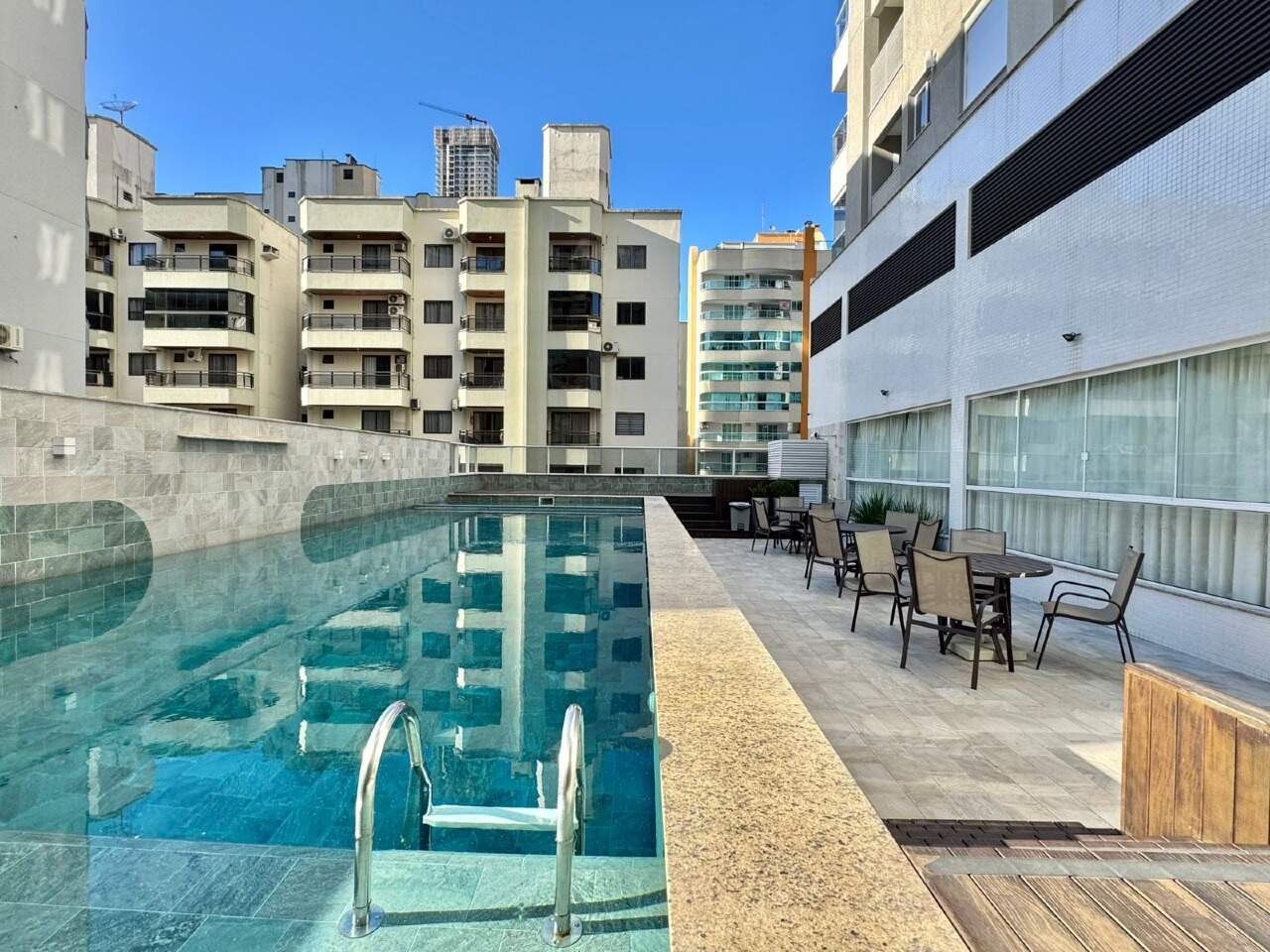 Apartamento à venda no Meia Praia: 