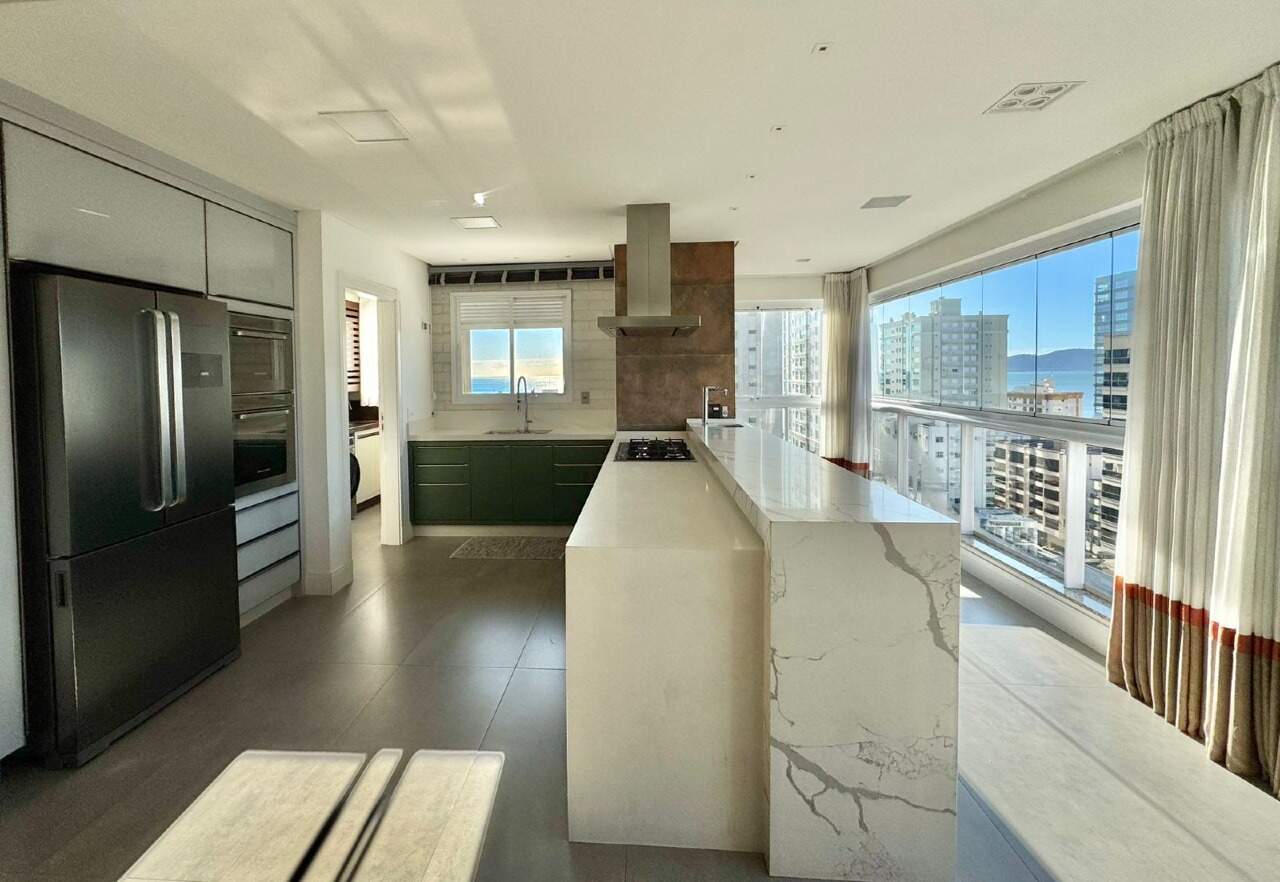 Apartamento à venda no Meia Praia: 