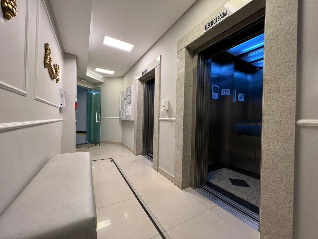 Cobertura à venda no Meia Praia: 