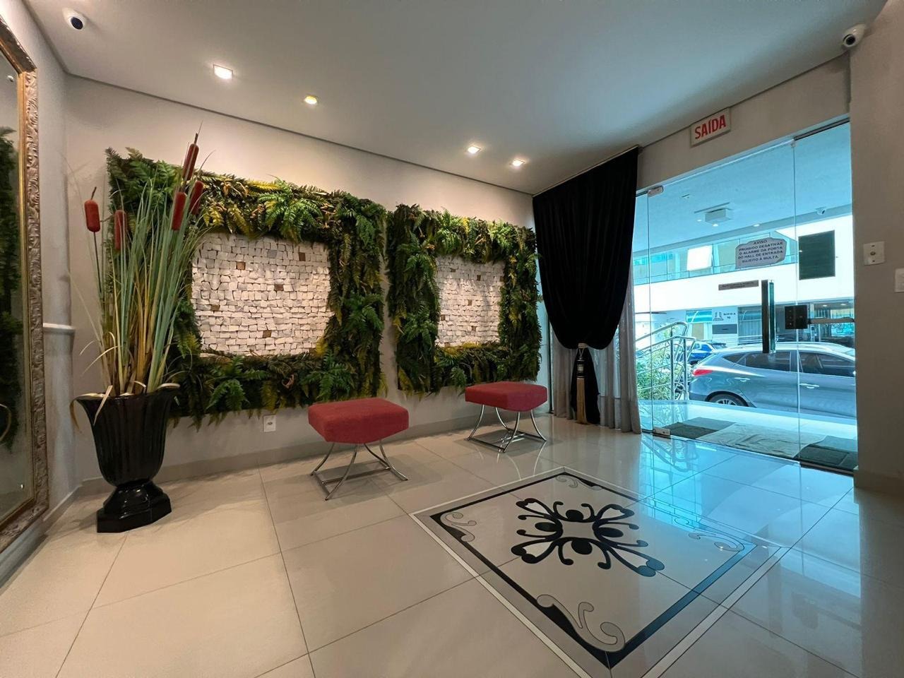 Cobertura à venda no Meia Praia: 