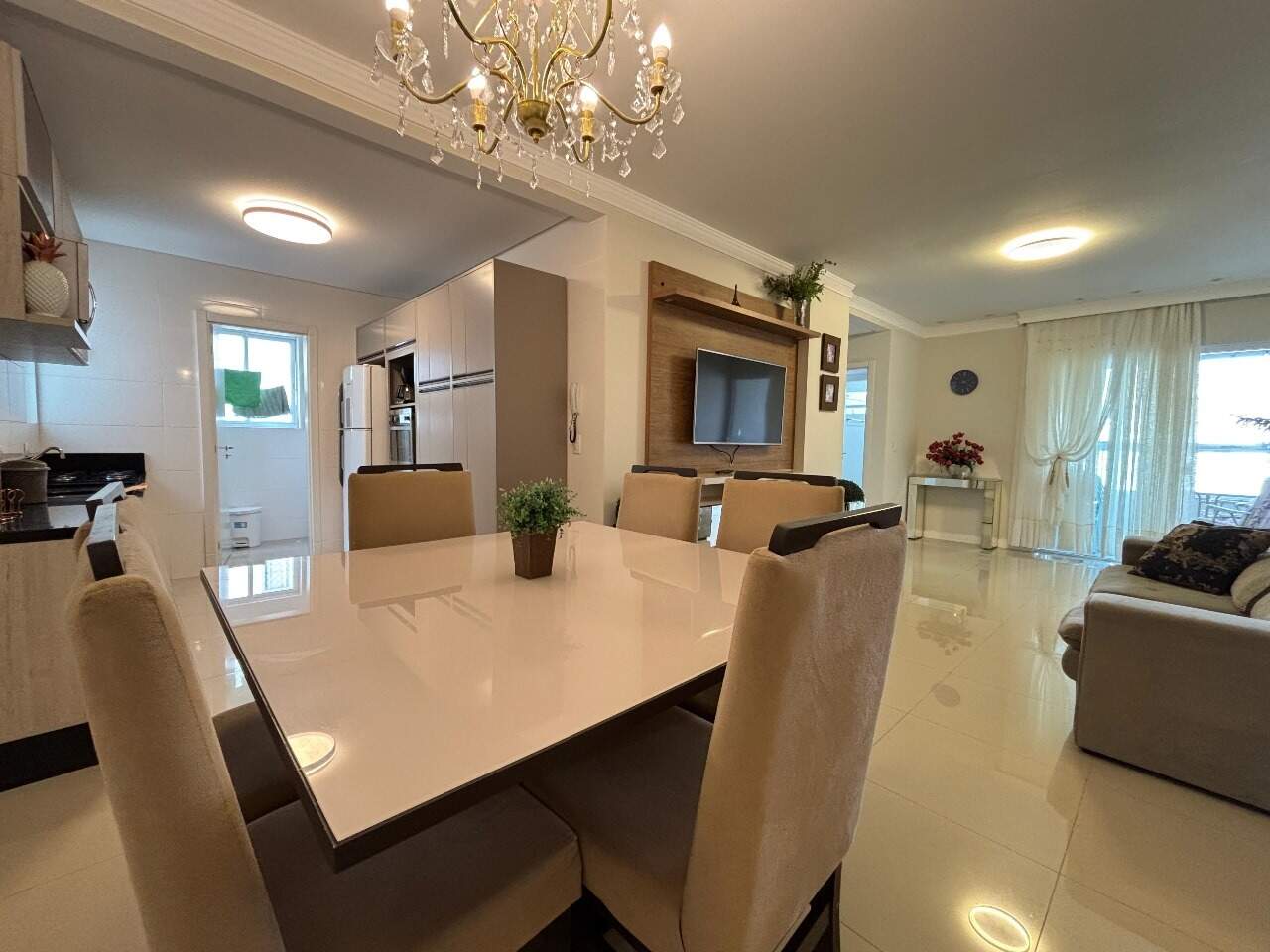 Apartamento à venda no Meia Praia: 