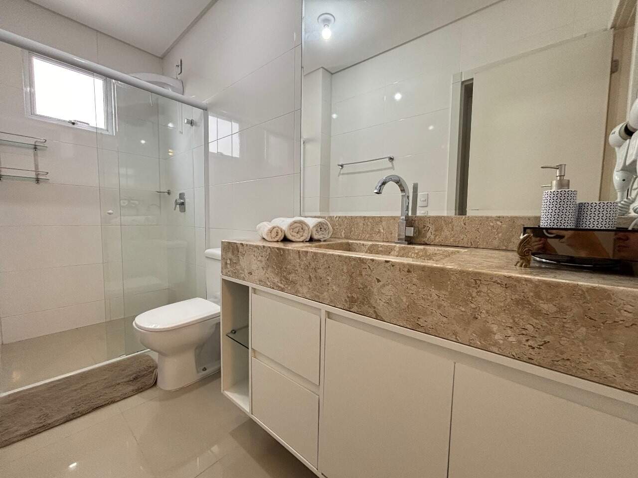 Apartamento à venda no Meia Praia: 