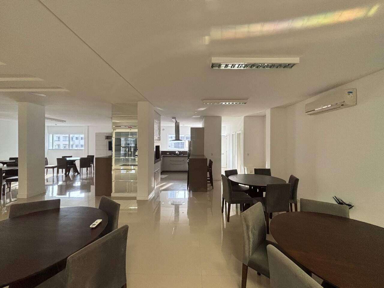 Apartamento à venda no Meia Praia: 