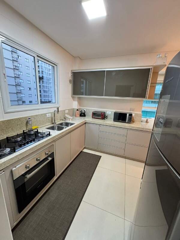 Apartamento à venda no Meia Praia: 