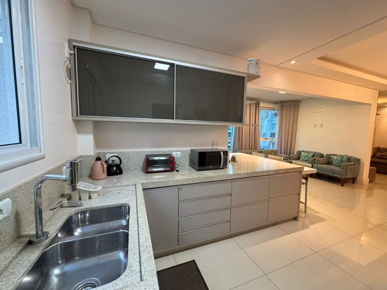 Apartamento à venda no Meia Praia: 