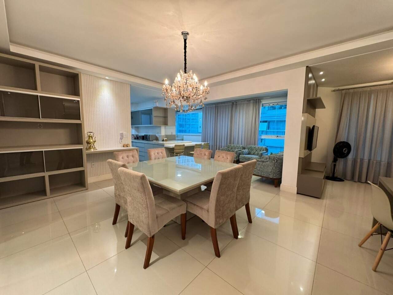 Apartamento à venda no Meia Praia: 