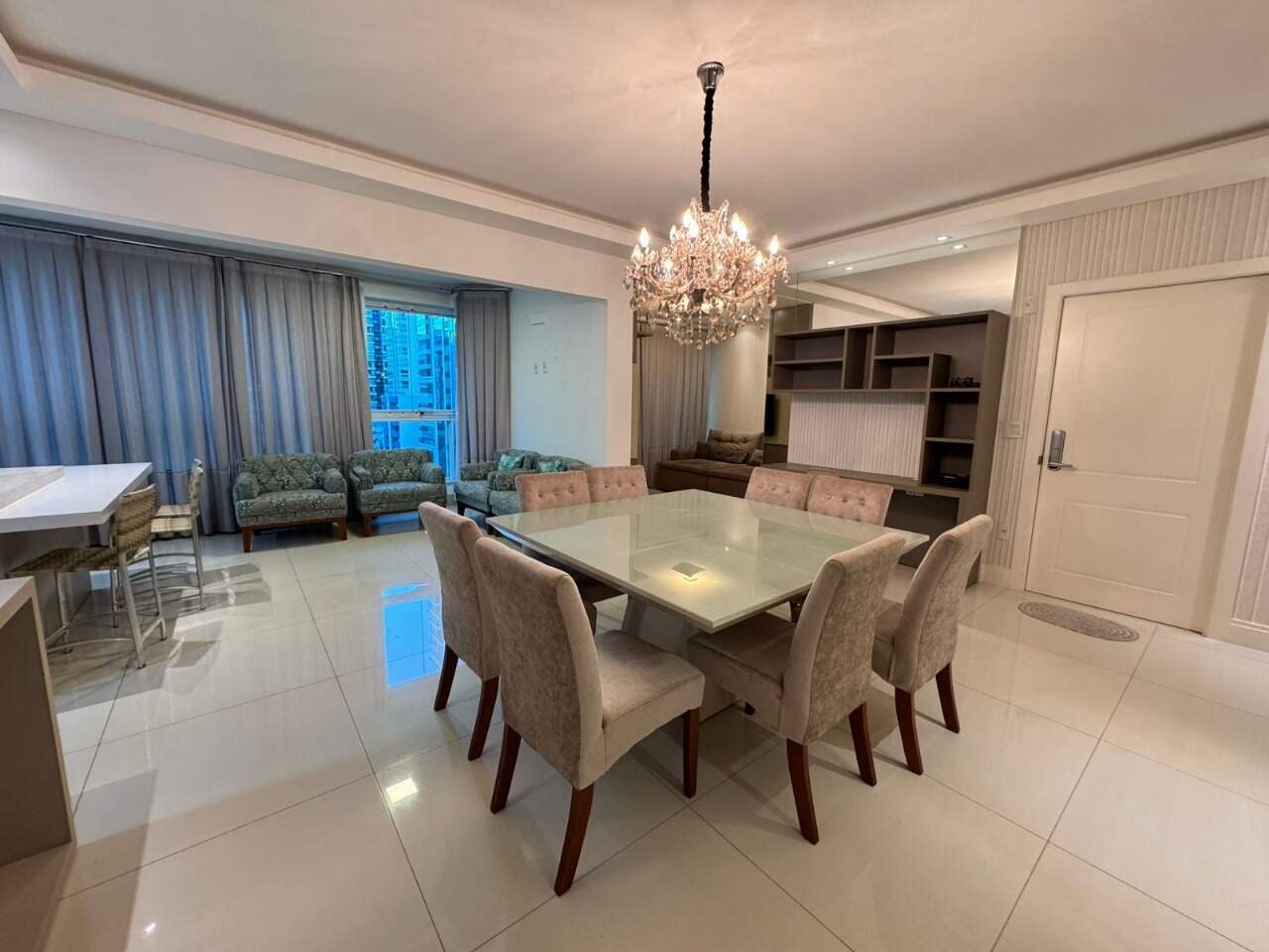 Apartamento à venda no Meia Praia: 