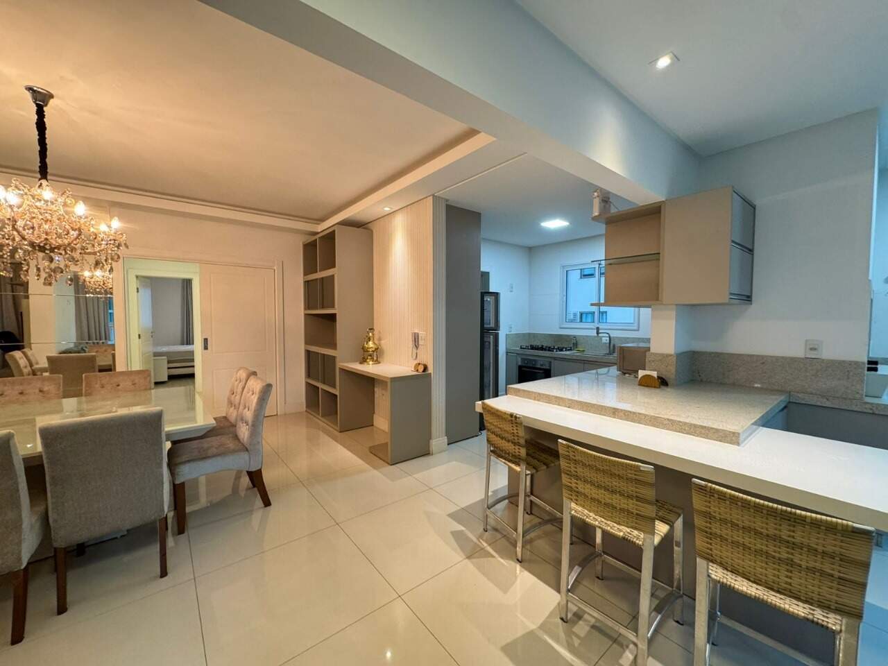 Apartamento à venda no Meia Praia: 