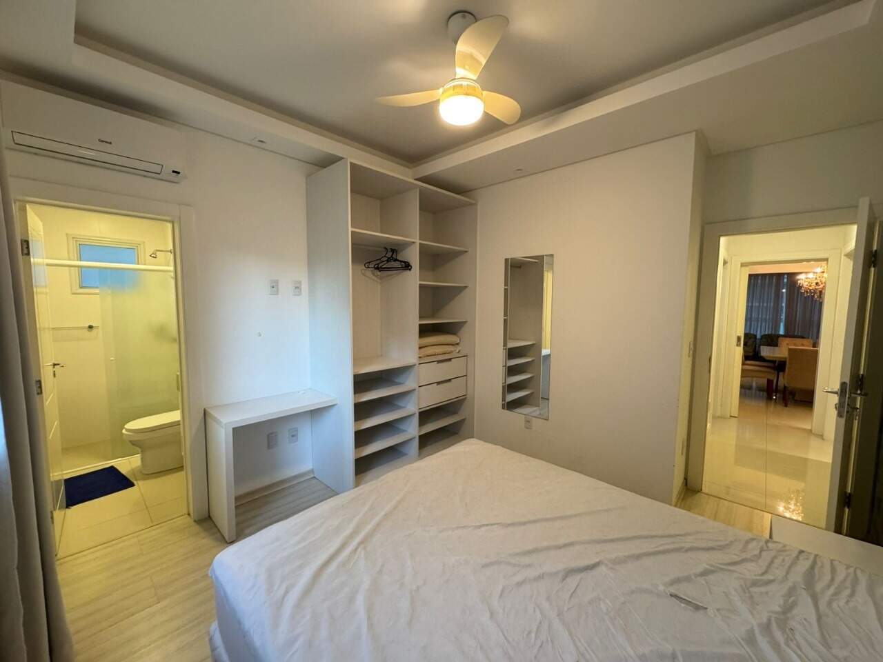 Apartamento à venda no Meia Praia: 