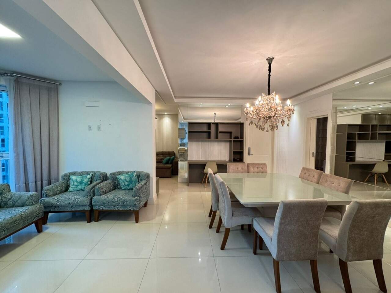 Apartamento à venda no Meia Praia: 