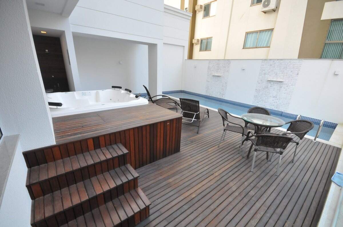 Apartamento à venda no Meia Praia: 